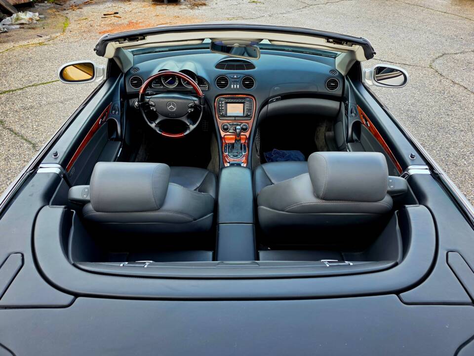 Image 16/39 of Mercedes-Benz SL 500 (2001)