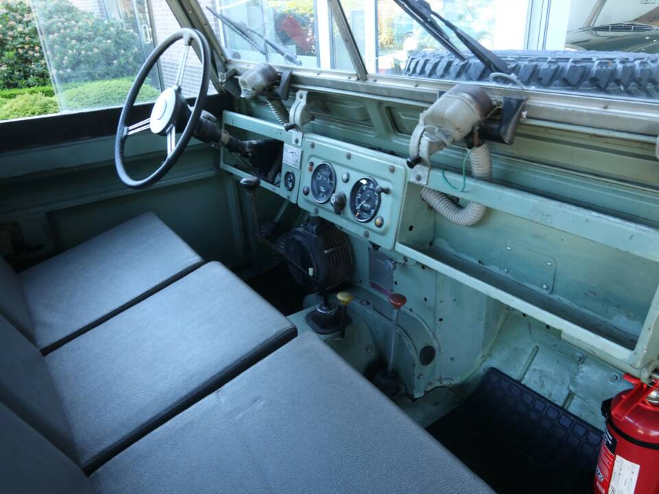 Image 43/50 of Land Rover 88 (1965)