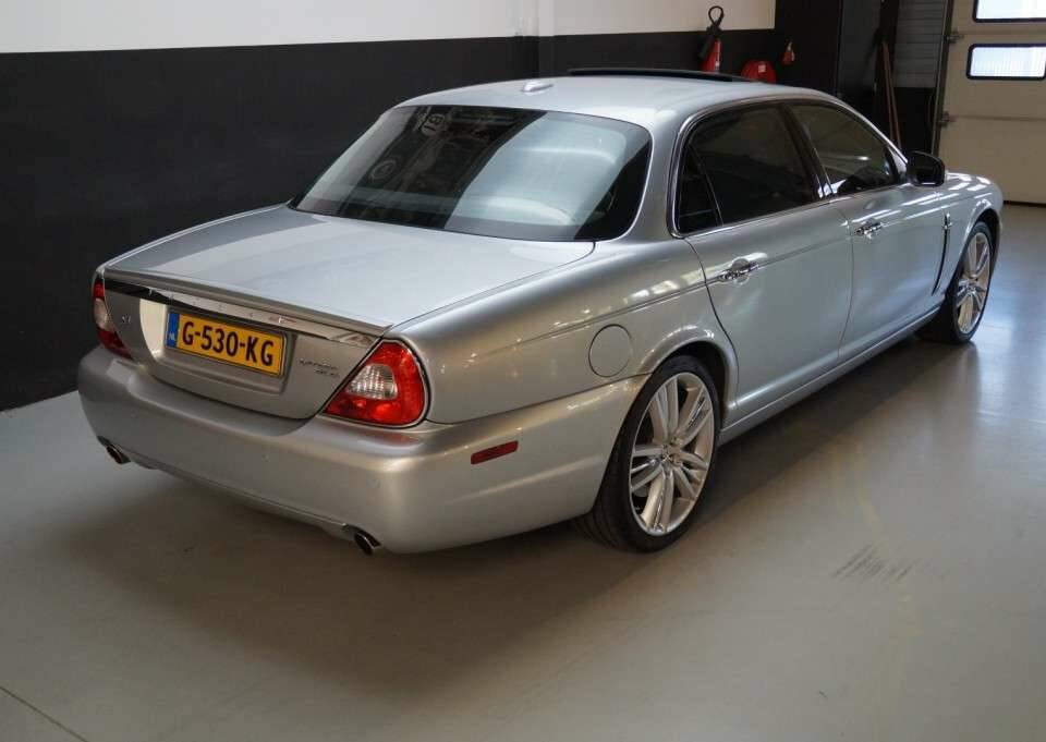 Image 4/50 of Jaguar XJ 8 4.2 (2007)