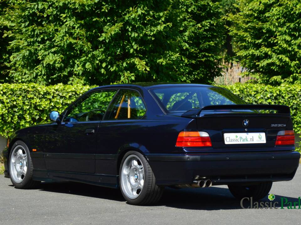 Image 3/50 de BMW 323i (1998)