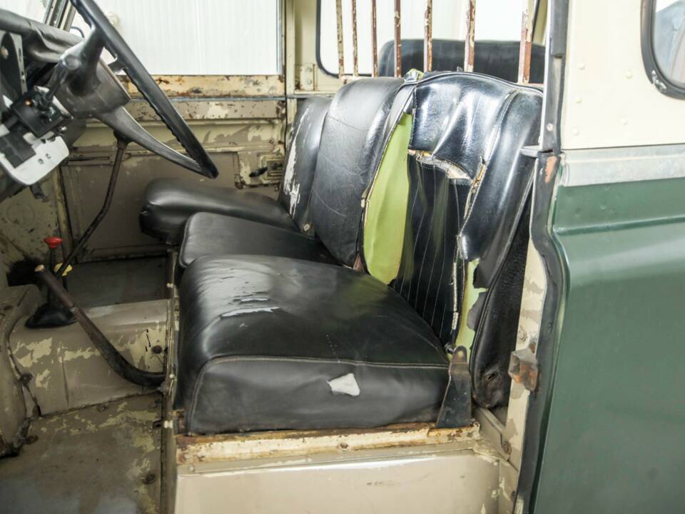 Image 15/50 of Land Rover 109 (1978)