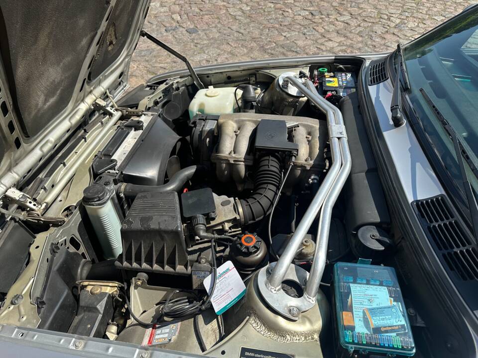 Image 27/29 of BMW 318i (1991)