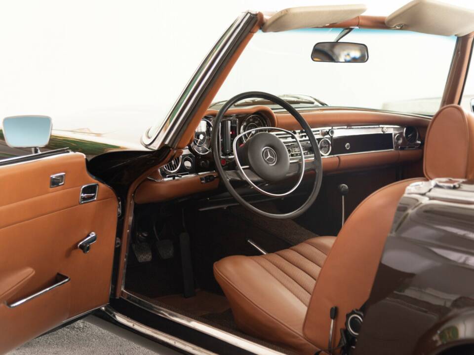 Image 17/30 of Mercedes-Benz 280 SL (1970)