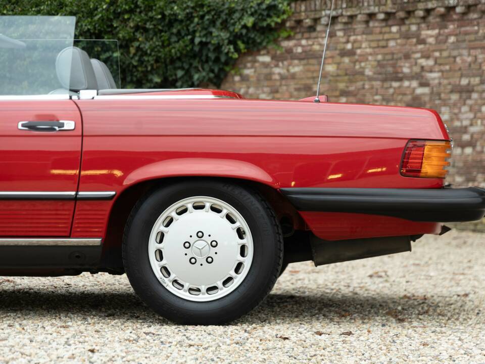 Imagen 37/50 de Mercedes-Benz 560 SL (1986)