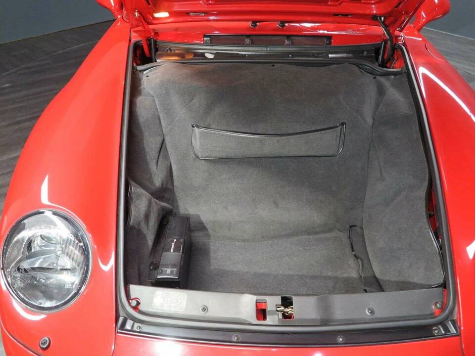 Immagine 30/43 di Porsche 911 Carrera (1997)