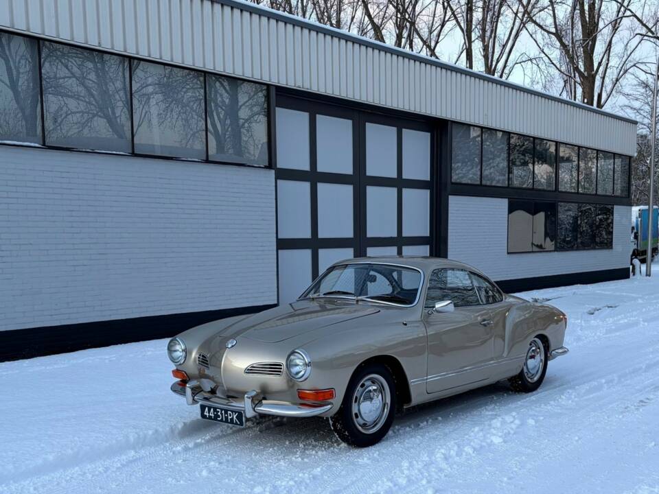 Image 1/6 de Volkswagen Karmann Ghia 1600 (1971)
