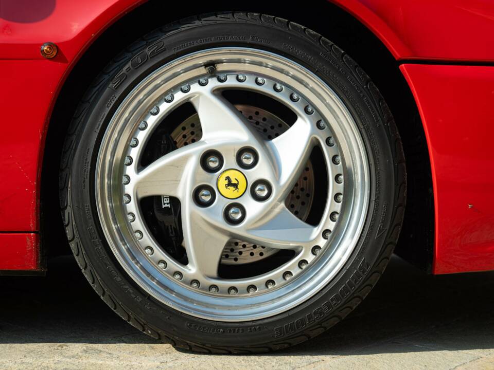 Imagen 38/50 de Ferrari 512 M (1996)