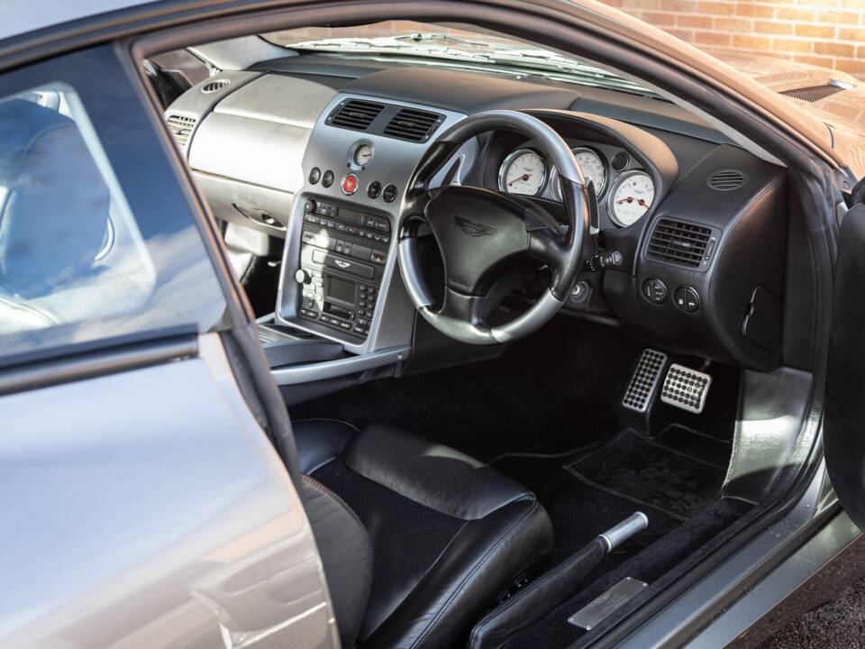 Image 21/30 of Aston Martin V12 Vanquish (2002)