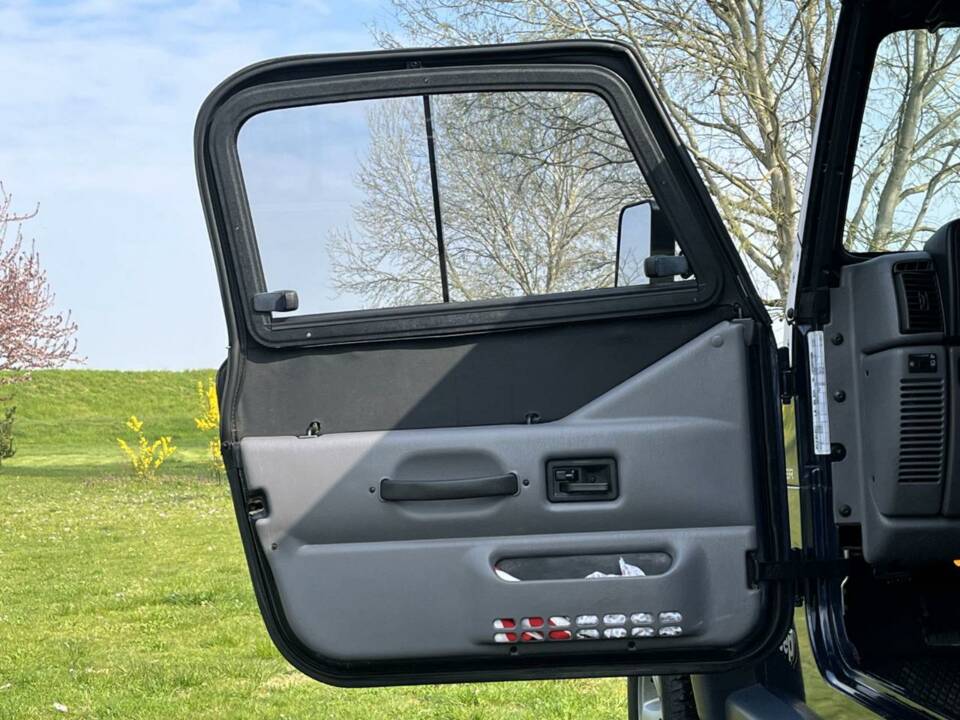 Image 19/38 of Jeep Wrangler Sport Hardtop 2.5 (1997)