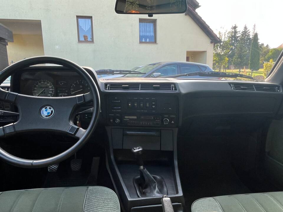 Bild 12/19 von BMW 732i (1984)