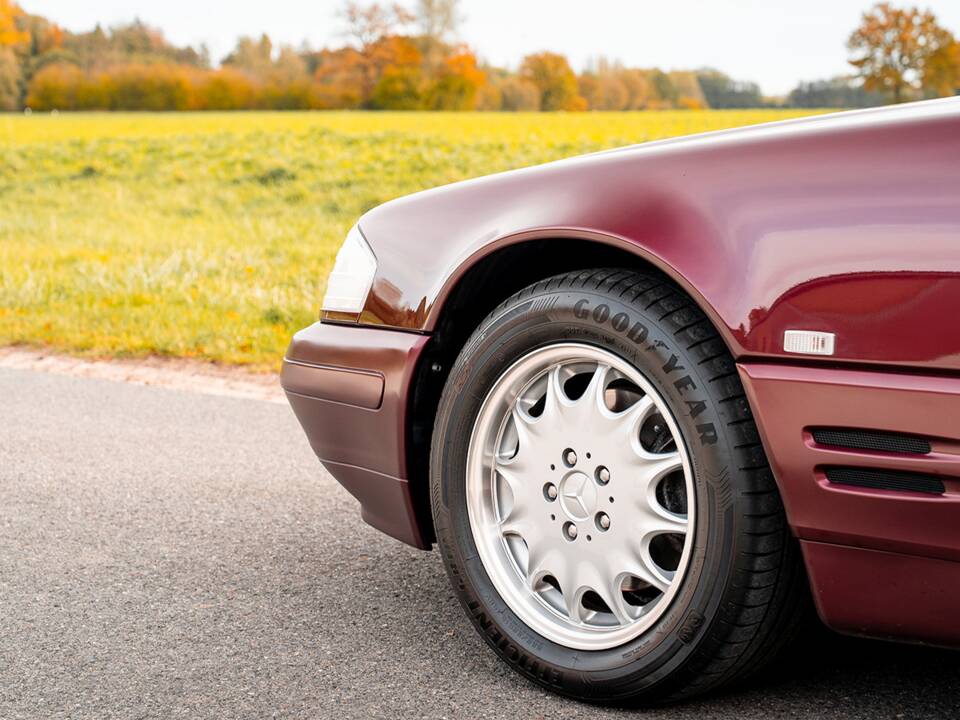 Image 16/47 of Mercedes-Benz SL 280 (1996)