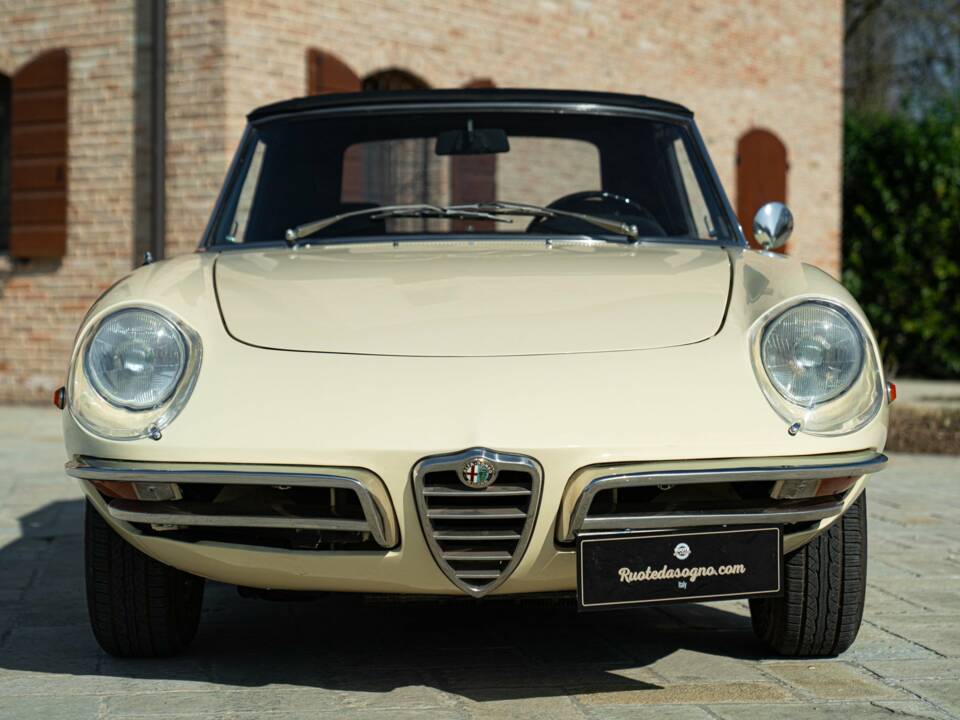 Image 3/50 of Alfa Romeo 1750 Spider Veloce (1969)