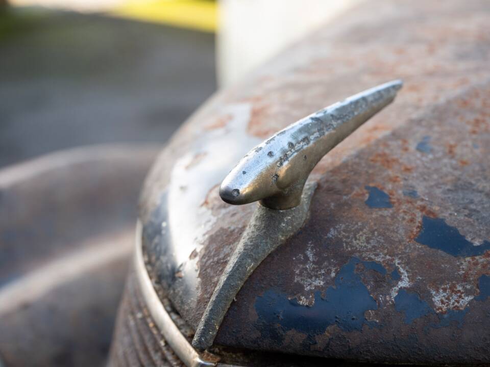 Image 42/134 of Ford V8 (1937)