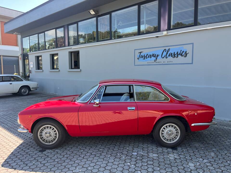 Imagen 3/18 de Alfa Romeo Giulia GT 1300 Junior (1973)
