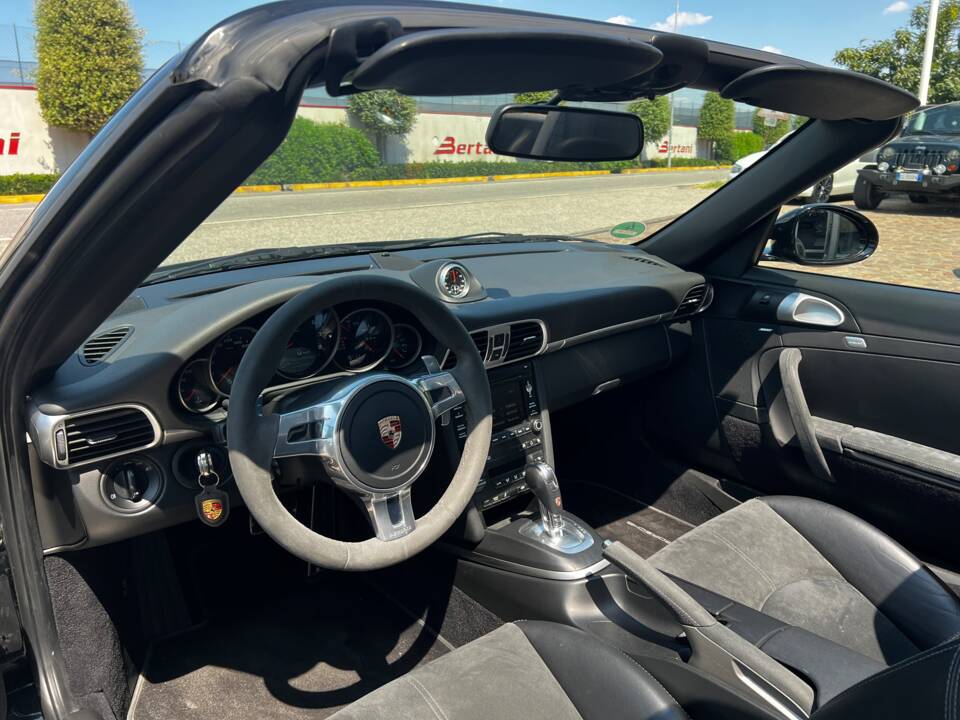 Bild 13/27 von Porsche 911 Carrera 4 GTS (2011)