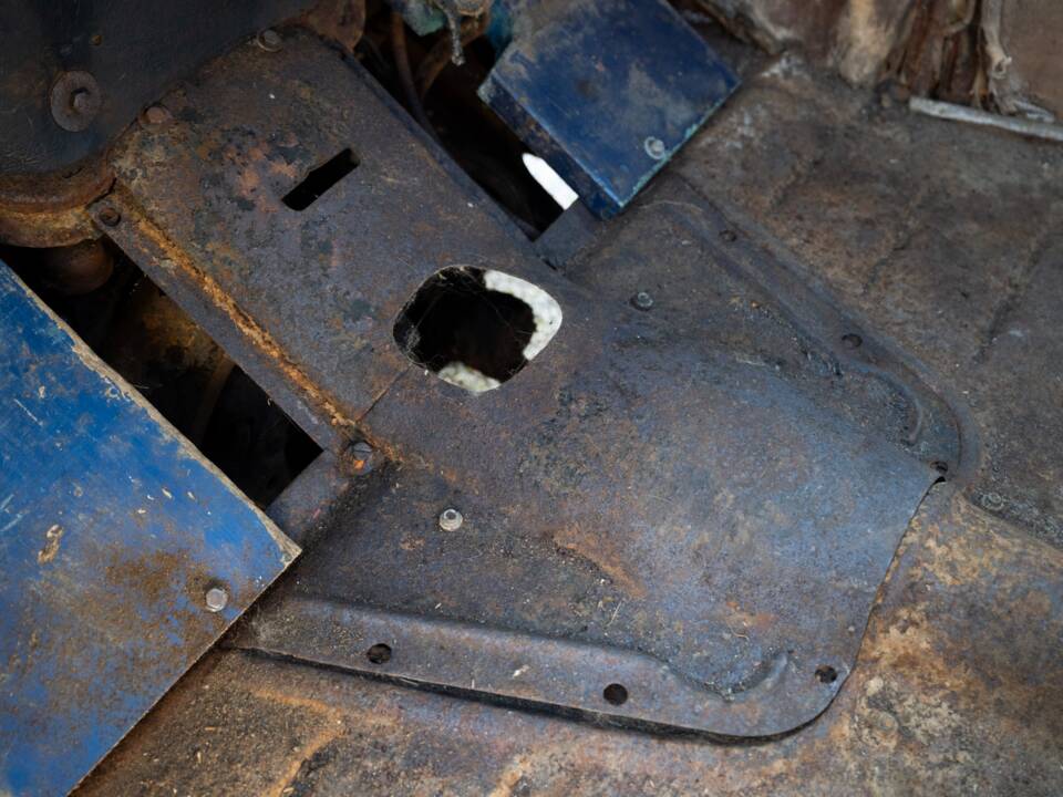 Image 93/134 of Ford V8 (1937)