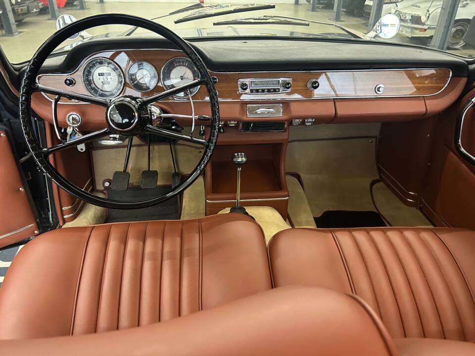 Image 13/37 of BMW 3200 CS (1964)