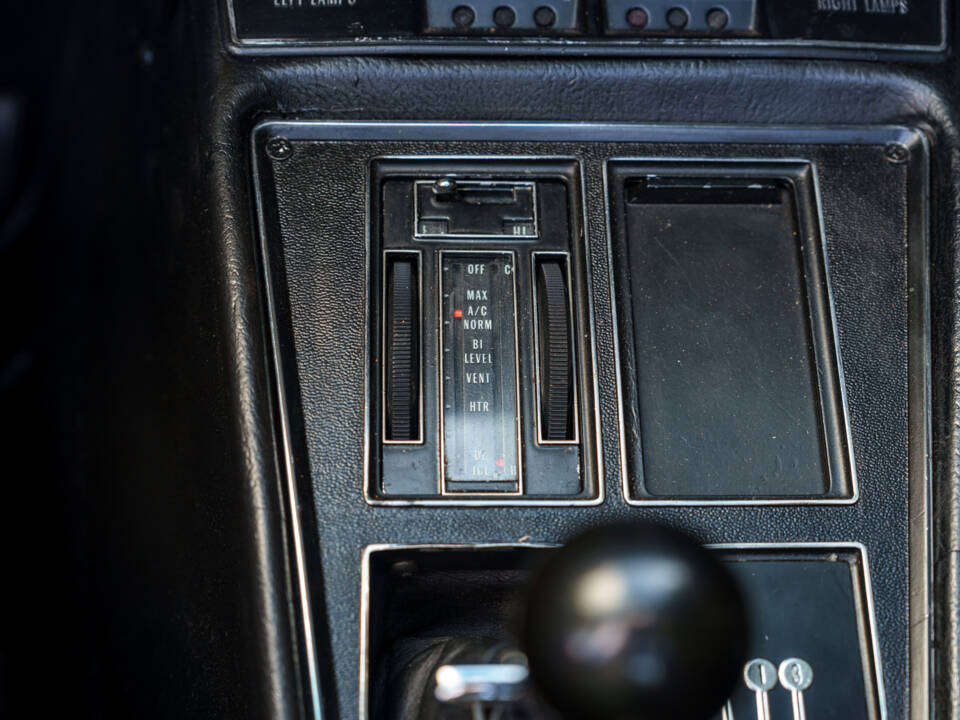 Image 23/32 of Chevrolet Corvette Stingray (1969)