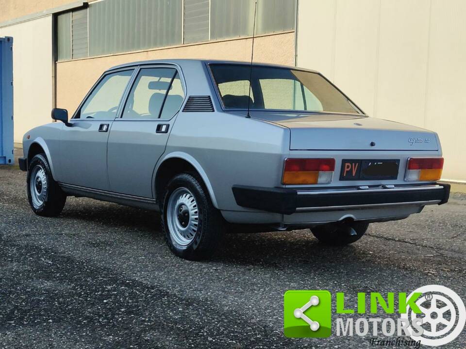 Imagen 7/10 de Alfa Romeo Alfetta 2.0 L (1980)