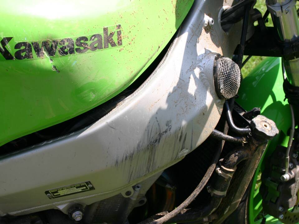 Image 3/5 of Kawasaki ZX-9R (2001)