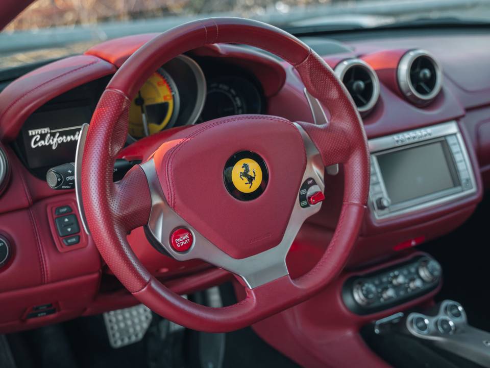 Imagen 35/69 de Ferrari California (2011)