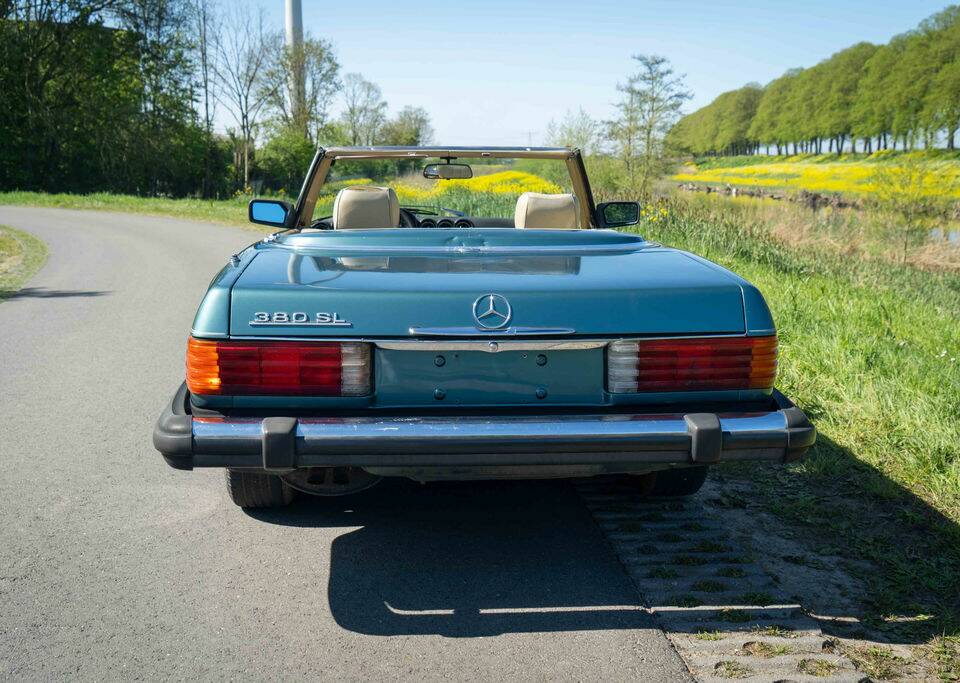 Image 7/8 de Mercedes-Benz 380 SL (1983)