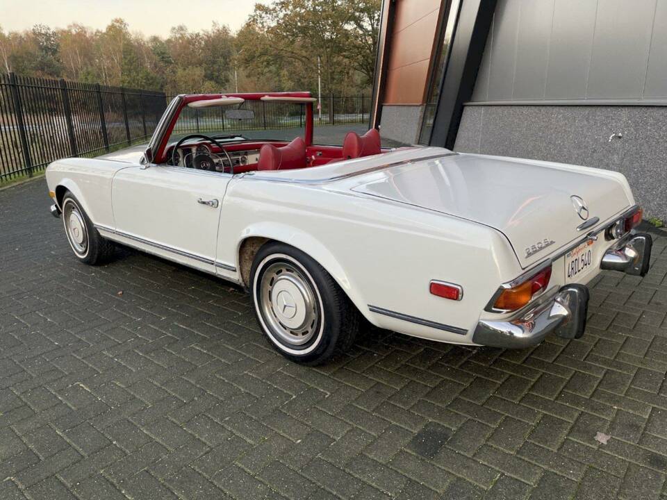 Immagine 7/36 di Mercedes-Benz 280 SL (1970)