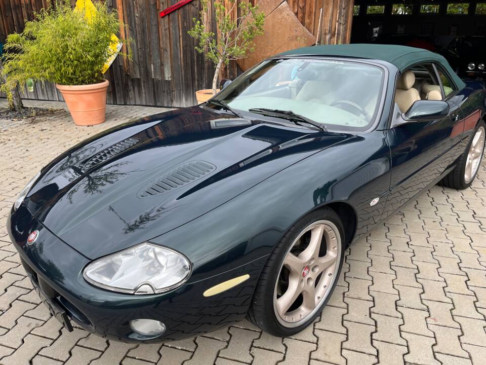 Immagine 14/20 di Jaguar XKR (2001)