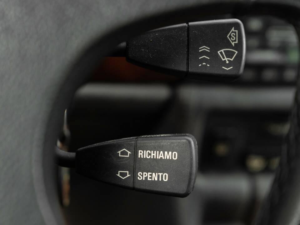 Image 18/36 of BMW 750iL (1989)
