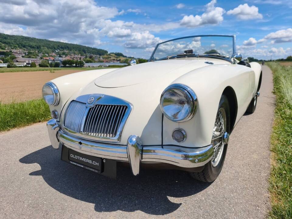 Image 19/27 of MG MGA 1500 (1958)