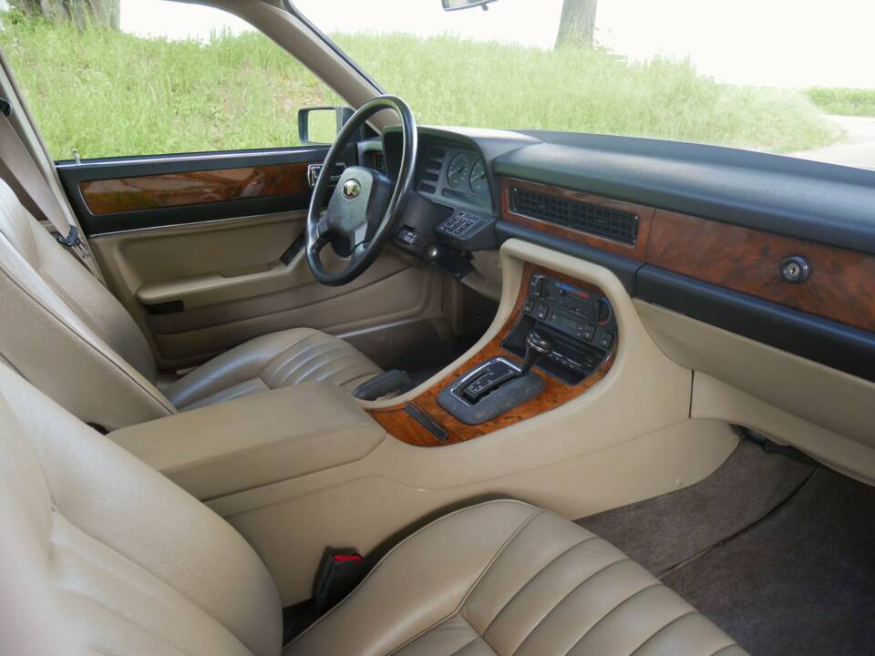 Image 25/33 of Jaguar Sovereign 3.6 (1988)