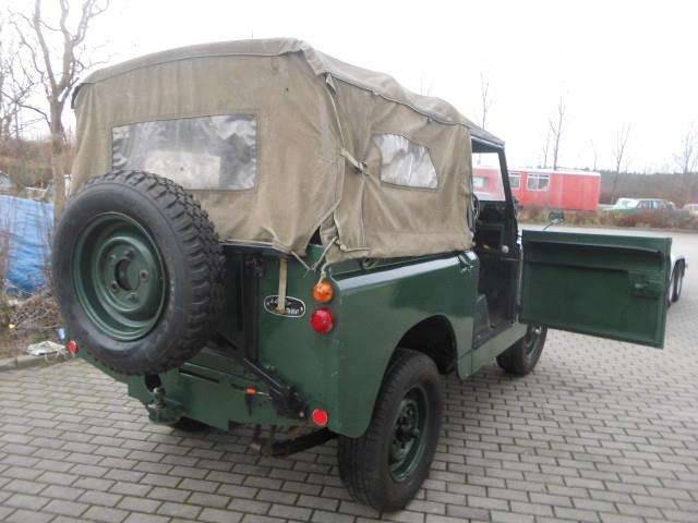 Image 3/30 of Land Rover 88 (1960)