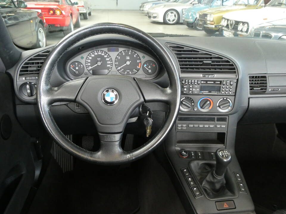 Imagen 34/40 de BMW 320i (1997)