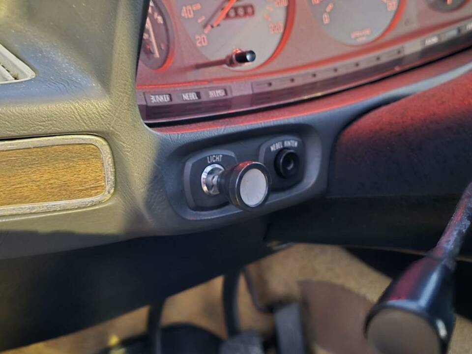 Image 11/50 of BMW 525 (1975)