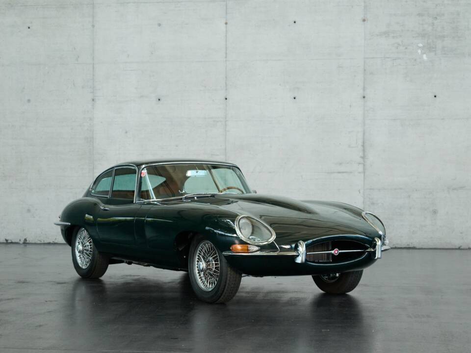 Image 30/50 de Jaguar E-Type (1970)