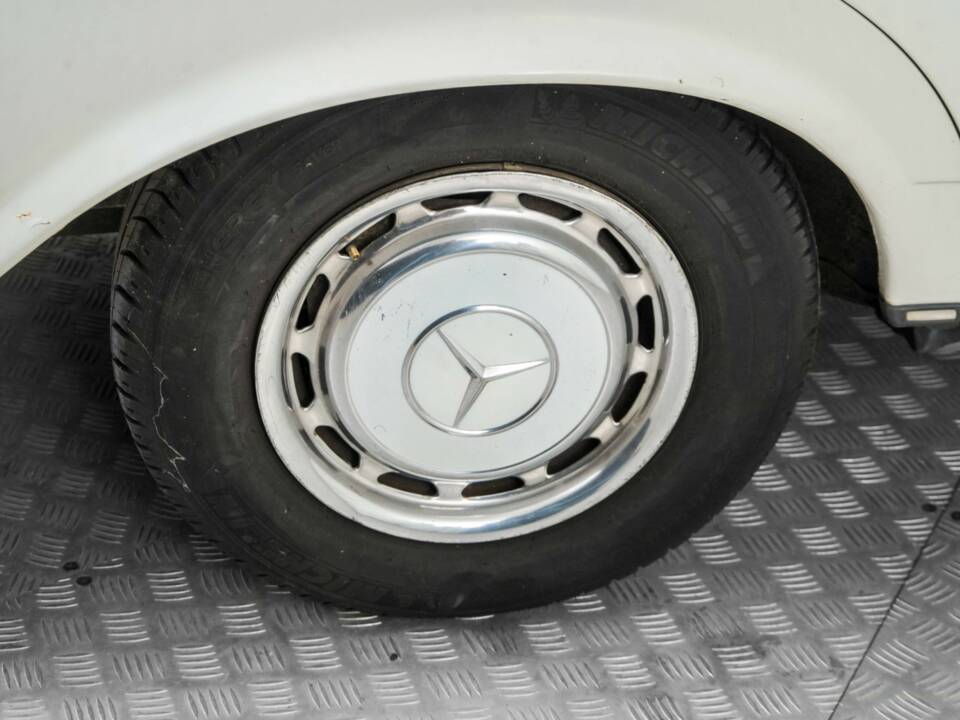 Bild 32/50 von Mercedes-Benz 300 D (1983)