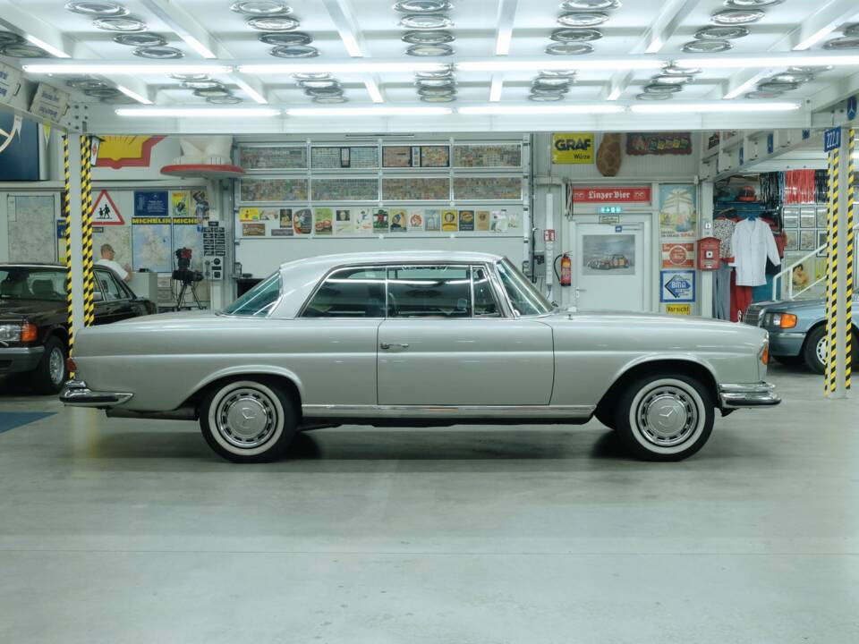 Image 14/50 of Mercedes-Benz 280 SE 3,5 (1970)