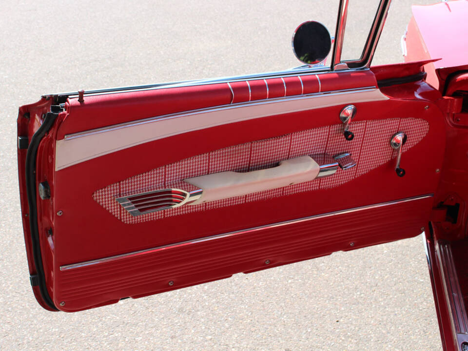 Bild 19/31 von Chevrolet Impala Convertible (1960)