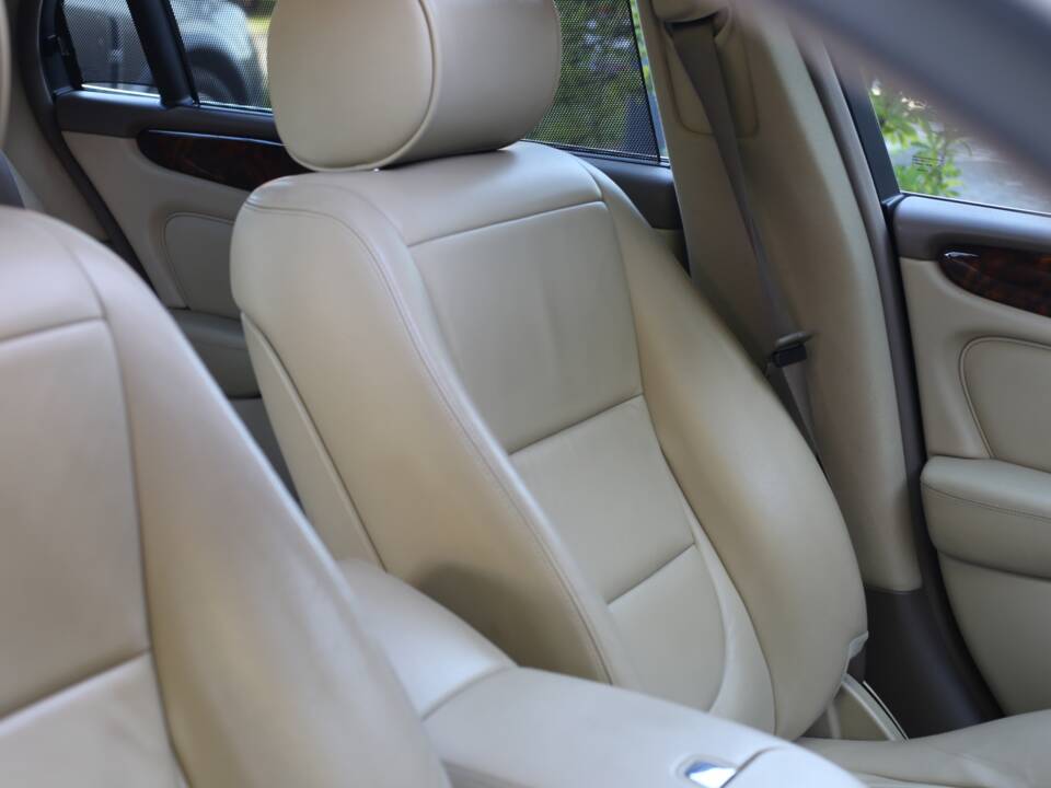 Imagen 59/77 de Jaguar XJ 8 4.2 (2005)