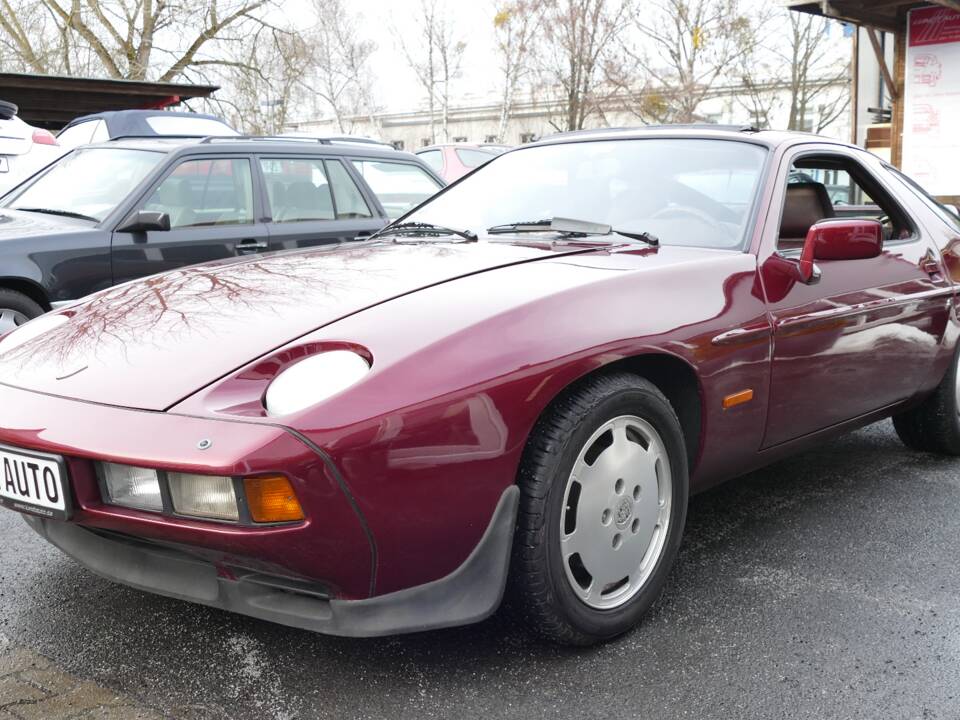 Image 5/18 de Porsche 928 S (1982)