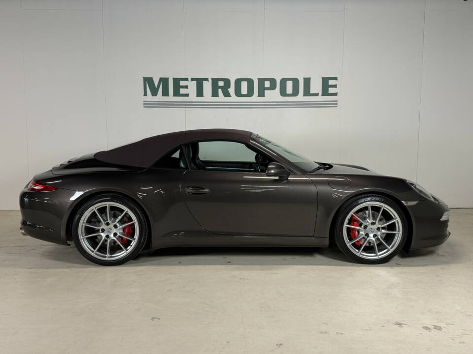 Image 21/50 de Porsche 911 Carrera S (2013)