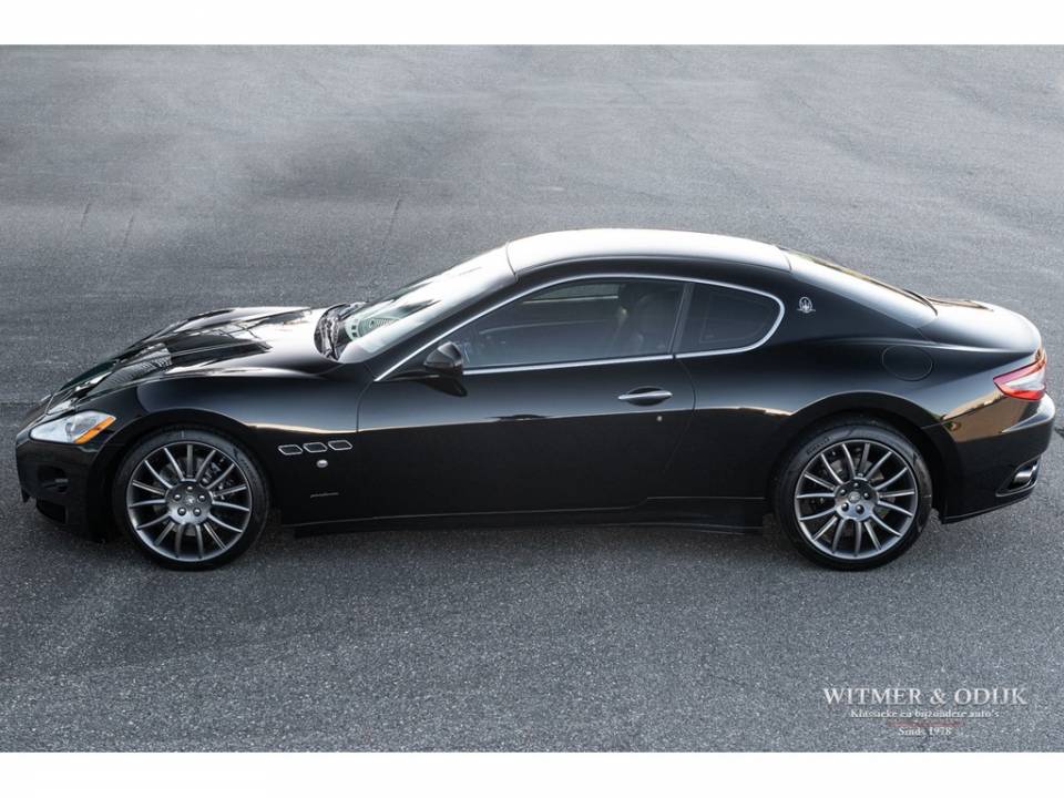 Image 5/36 of Maserati GranTurismo S (2011)