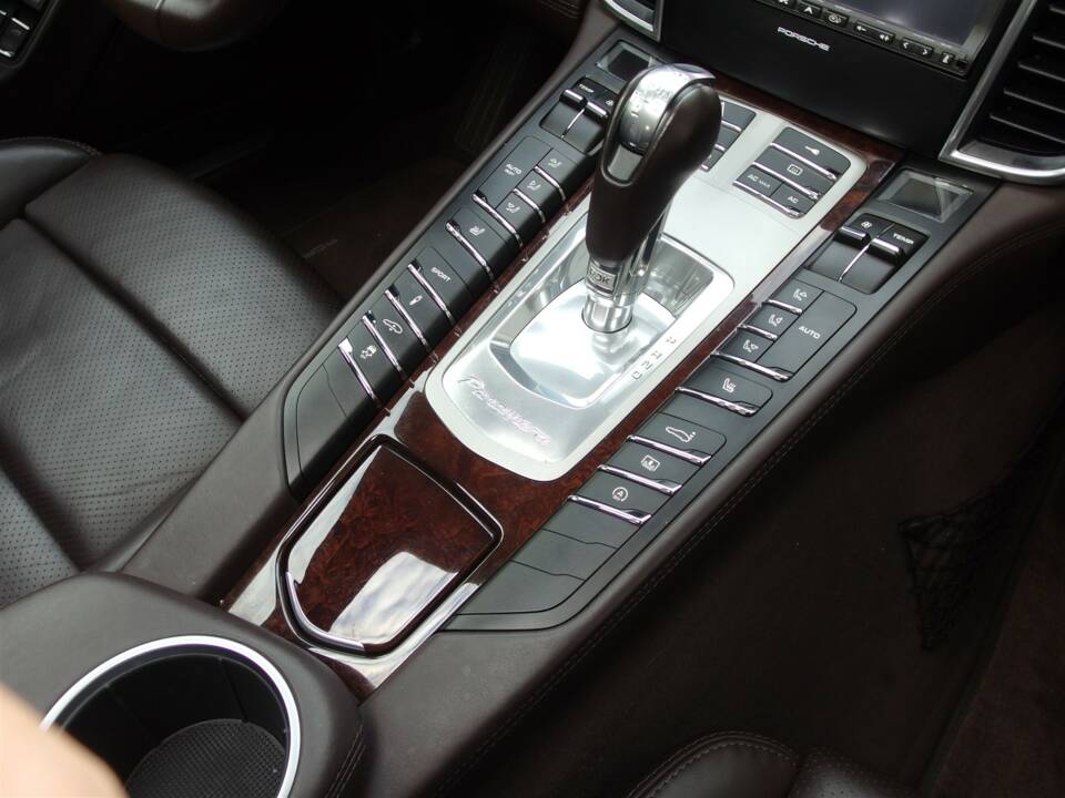 Bild 47/98 von Porsche Panamera Turbo (2009)