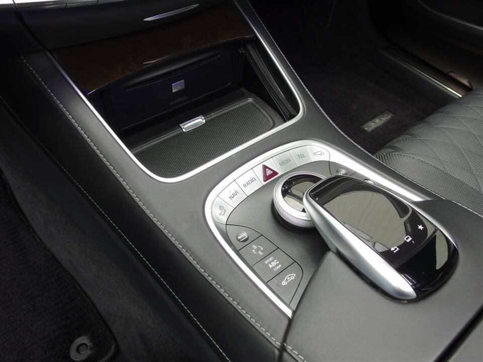 Bild 21/99 von Mercedes-Benz Maybach S 500 (2015)