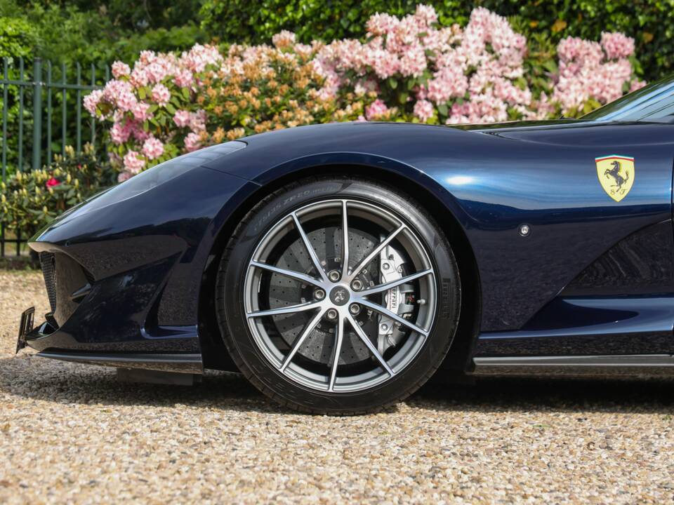 Image 14/50 of Ferrari 812 Superfast (2020)