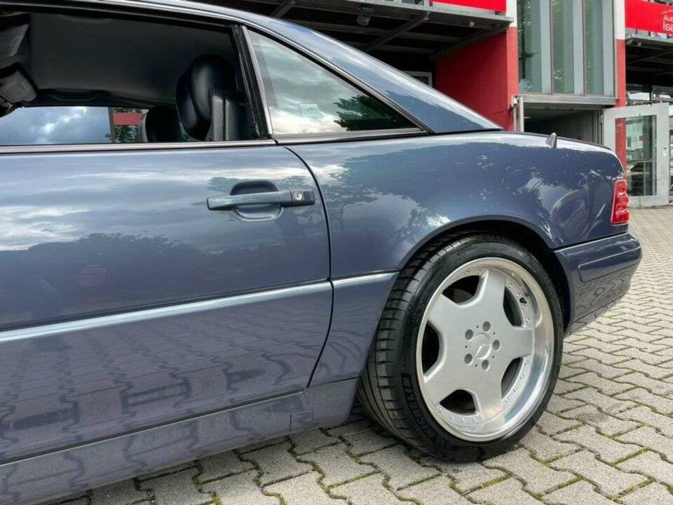 Immagine 8/20 di Mercedes-Benz SL 500 (2000)