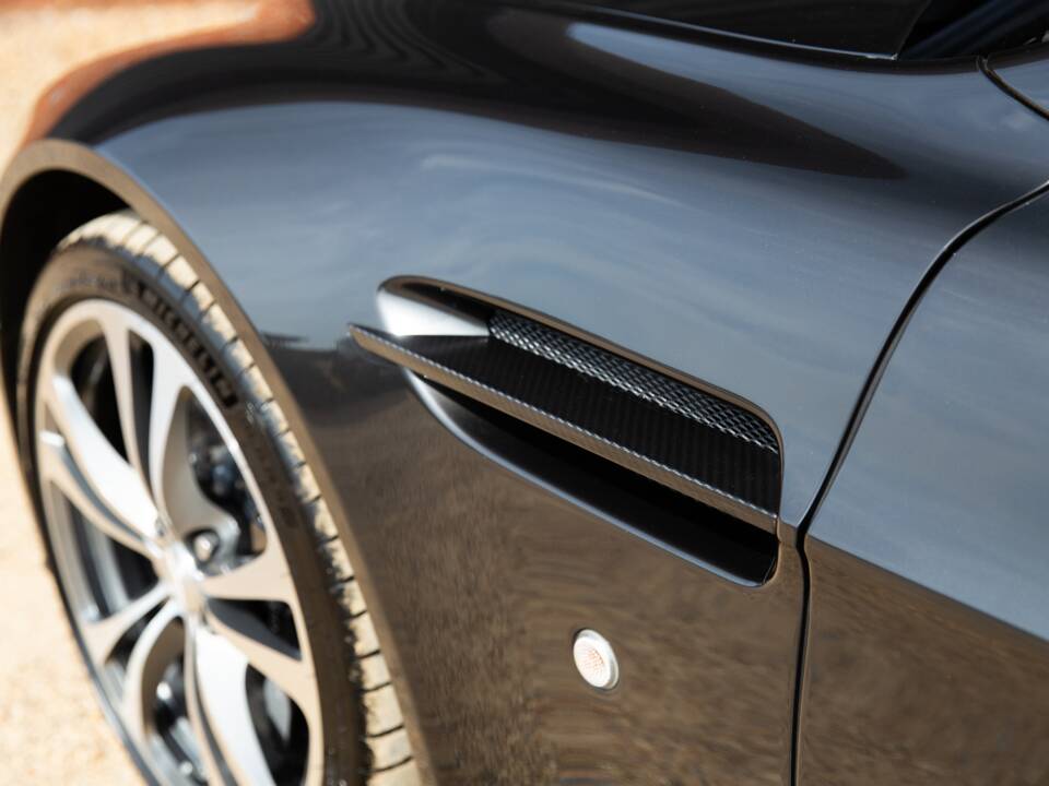 Bild 12/84 von Aston Martin V12 Vantage (2010)