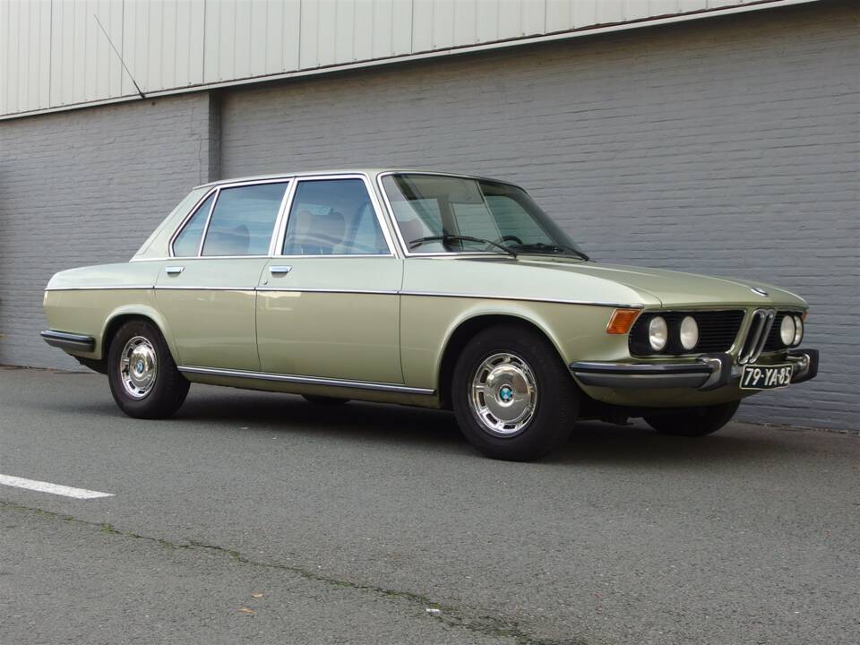 Image 2/95 de BMW 2500 (1977)