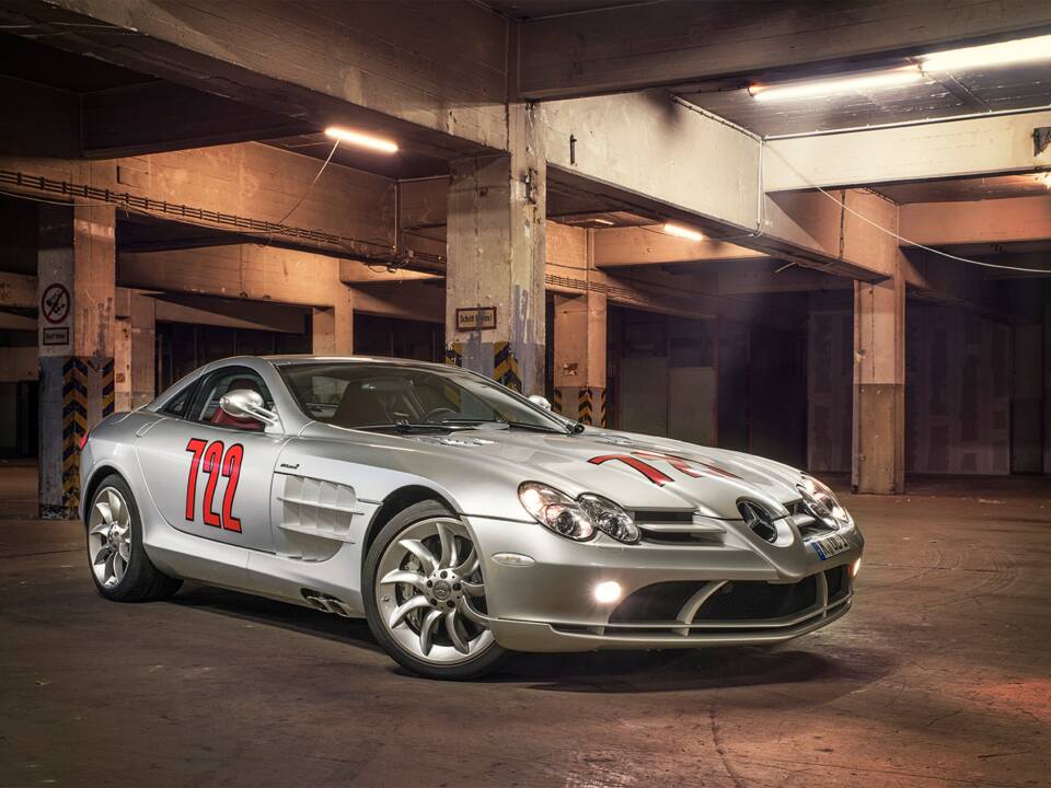 Image 8/61 of Mercedes-Benz SLR McLaren (2004)