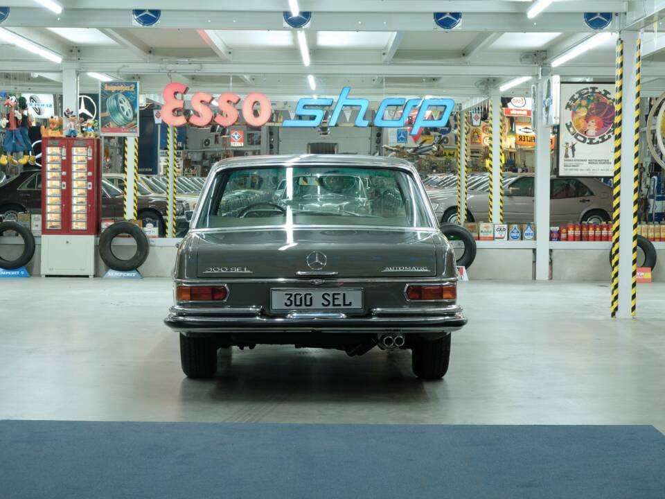 Bild 10/50 von Mercedes-Benz 300 SEL (1967)